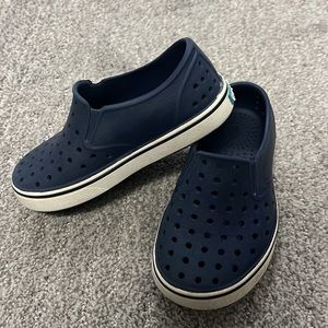 Native Unisex-Kids' Miles Sneaker. Blue/Shell White. Size 9 Toddler